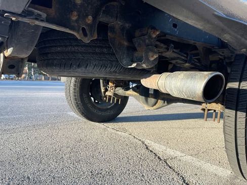 Used 2017 Toyota Tacoma SR image 16