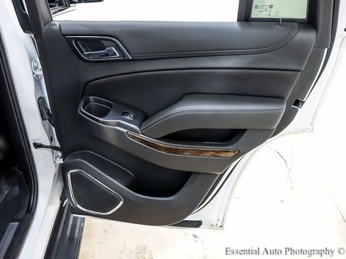 Used 2019 Chevrolet Tahoe LT w/ RST Edition AWD/4WD image 32