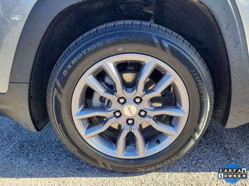 Used 2024 GMC Terrain SLT image 33