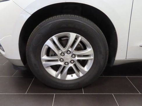 Used 2018 Buick Enclave Essence image 10