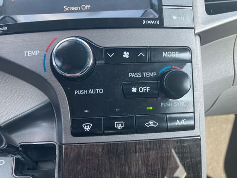 Used 2015 Toyota Venza LE FWD image 20