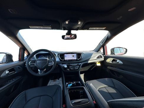 New 2026 Chrysler Pacifica Limited image 23