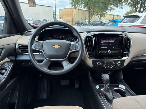 Used 2022 Chevrolet Traverse LS FWD image 18