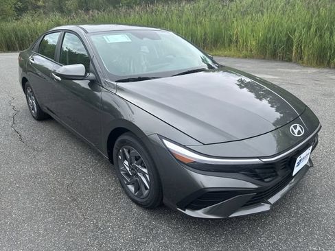 New 2026 Hyundai Elantra Hybrid FWD image 7