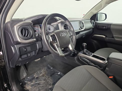 Used 2022 Toyota Tacoma SR5 w/ SR5 Appearance Package (SM) RWD image 12