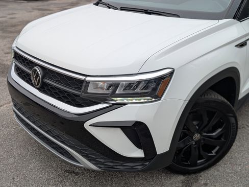 Used 2024 Volkswagen Taos SE w/ Panoramic Sunroof Package image 13