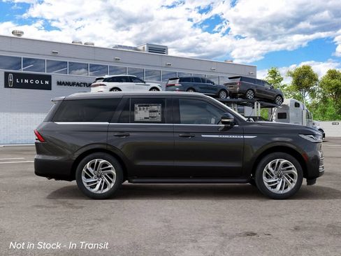 New 2027 Lincoln Navigator Premiere RWD image 5