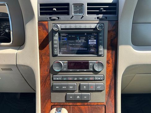 Used 2011 Lincoln Navigator L 4WD image 29