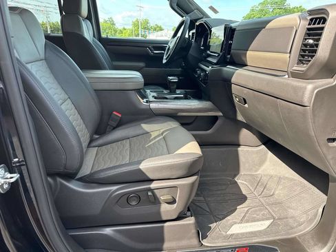 Used 2025 Chevrolet Silverado 1500 ZR2 w/ Dark Appearance Package AWD/4WD image 34