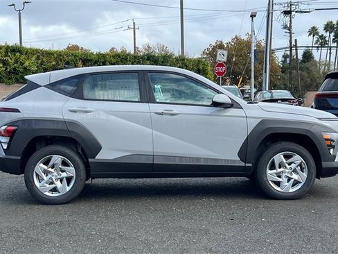 New 2026 Hyundai Kona SE image 5