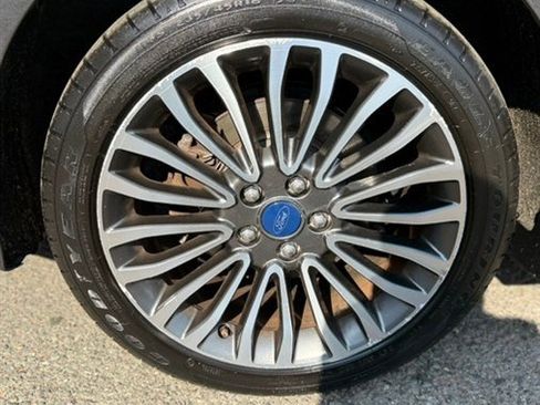 Used 2018 Ford Fusion SE w/ Fusion SE Technology Package FWD image 15