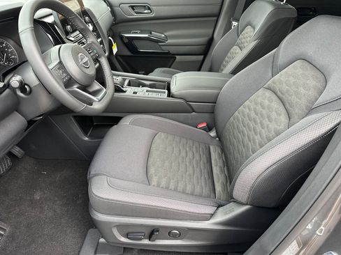 New 2025 Nissan Pathfinder SV w/ SV Premium Package image 9