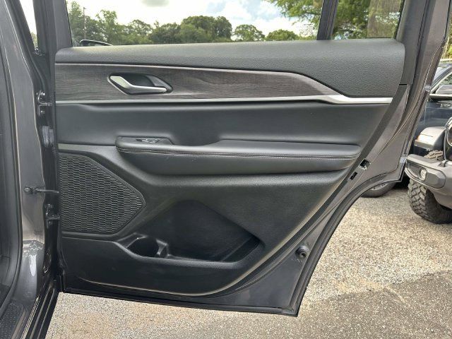Used 2023 Jeep Grand Cherokee L Limited AWD/4WD image 21