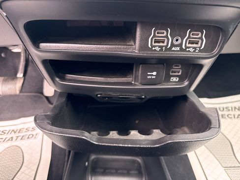 Used 2022 Chrysler Pacifica Touring-L w/ S Appearance Package AWD/4WD image 19