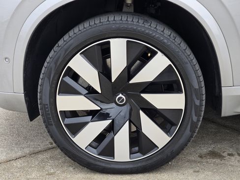 Used 2023 Volvo XC90 T8 Ultimate w/ Lounge Package image 18