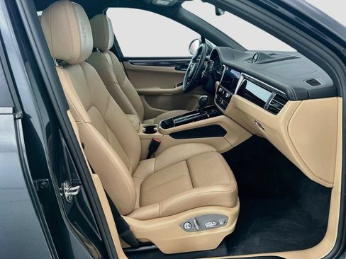 Certified 2025 Porsche Macan AWD/4WD image 21