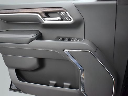 Used 2024 GMC Sierra 1500 SLT w/ X31 Off-Road Package image 25