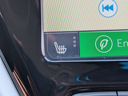 Used 2019 Chevrolet Bolt Premier w/ Infotainment Package FWD image 30