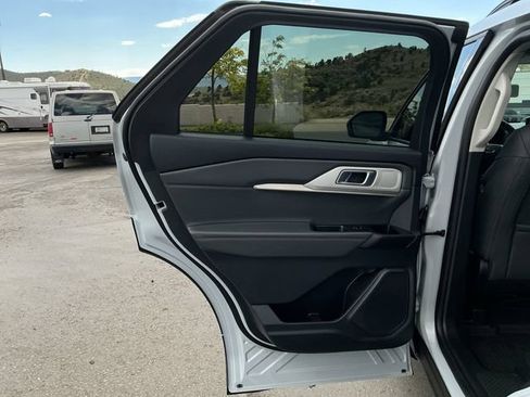 Used 2026 Ford Explorer Active w/ Active Comfort Package RWD image 8