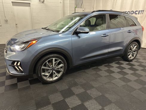 Used 2021 Kia Niro Touring image 2