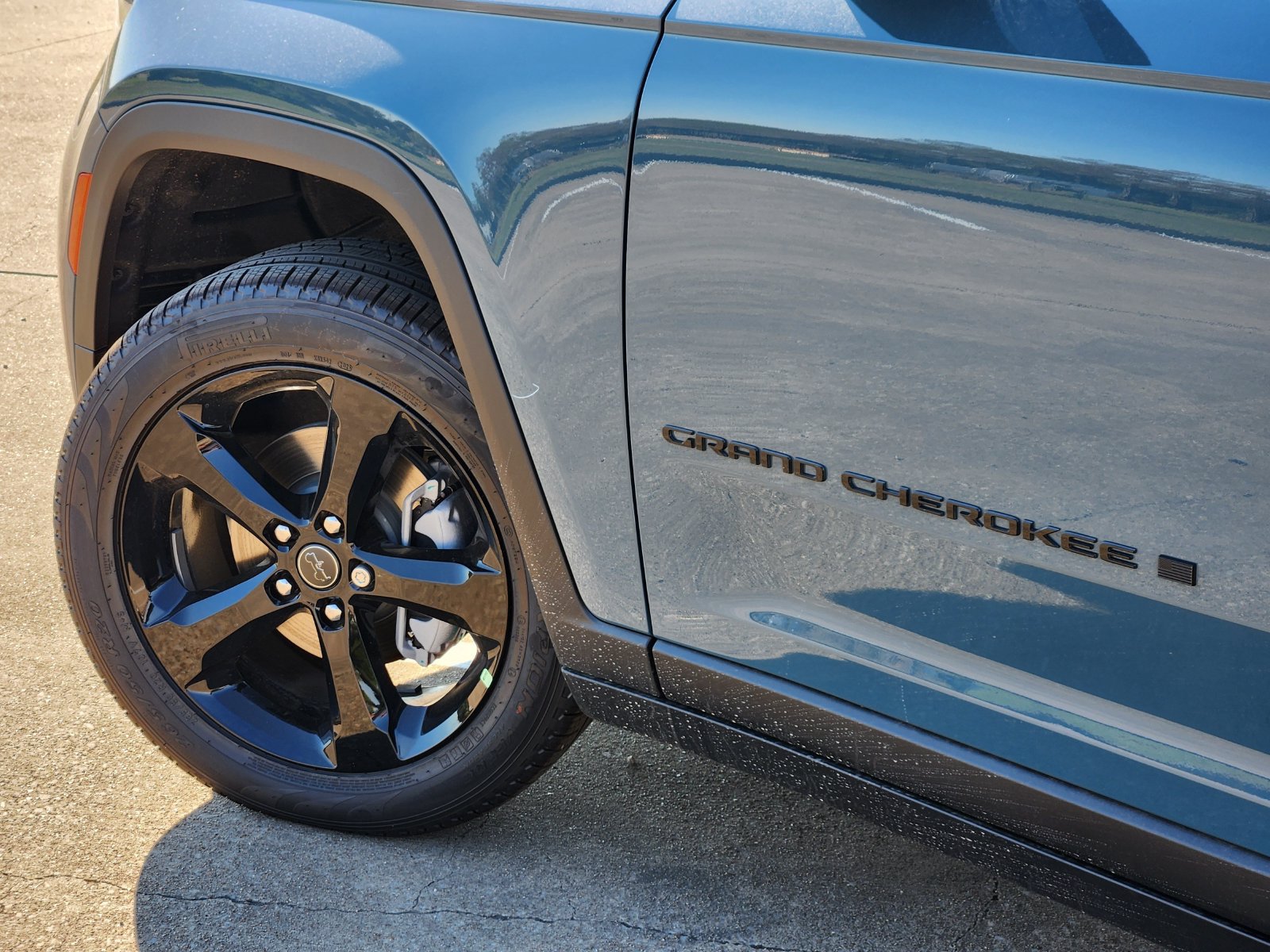 New 2027 Jeep Grand Cherokee Limited w/ Limited Altitude Package AWD/4WD image 17