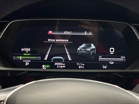 Used 2022 Audi e-tron Prestige w/ Prestige Package AWD/4WD image 17