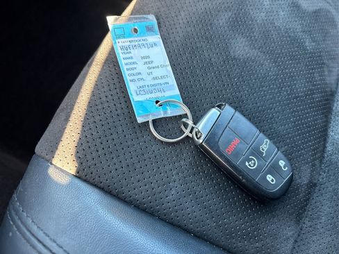 Used 2020 Jeep Grand Cherokee Laredo w/ Quick Order Package 2BN North image 38