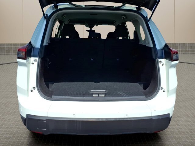Used 2024 Nissan Rogue S AWD/4WD image 11