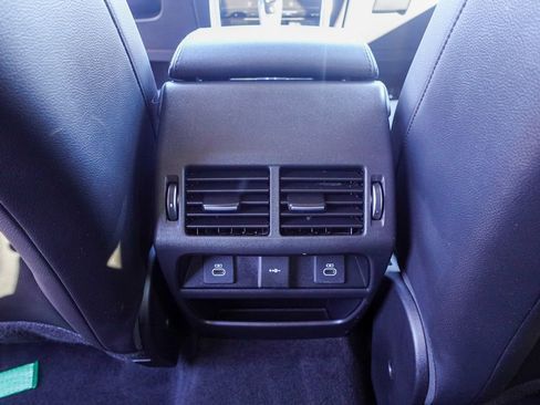 Used 2023 Land Rover Discovery Sport SE image 28