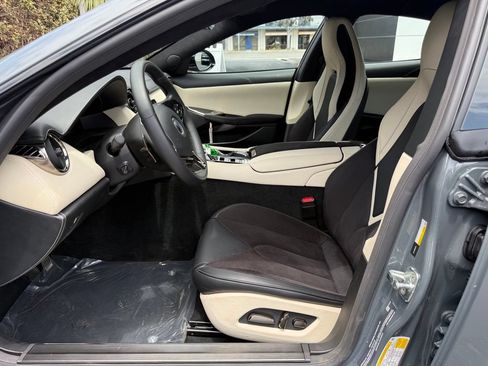 New 2025 Karma Revero Luxury RWD image 11