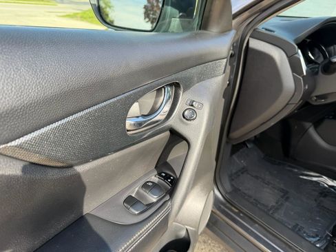 Used 2015 Nissan Rogue SL AWD/4WD image 10