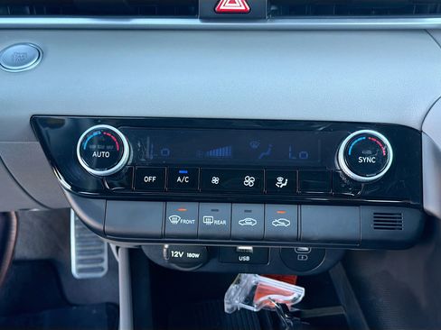 Used 2025 Hyundai Elantra Sport image 29