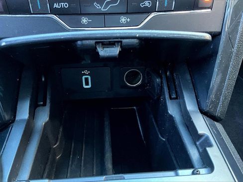 Used 2017 Ford Explorer XLT w/ Equipment Group 202A image 15