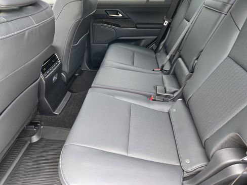 Used 2026 Lexus GX 550 w/ Accessory Package (2T) AWD/4WD image 30