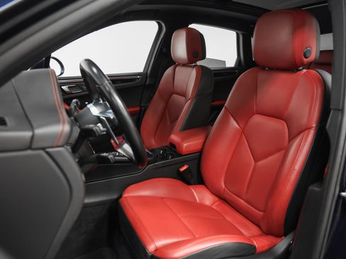 Certified 2019 Porsche Macan AWD/4WD image 5