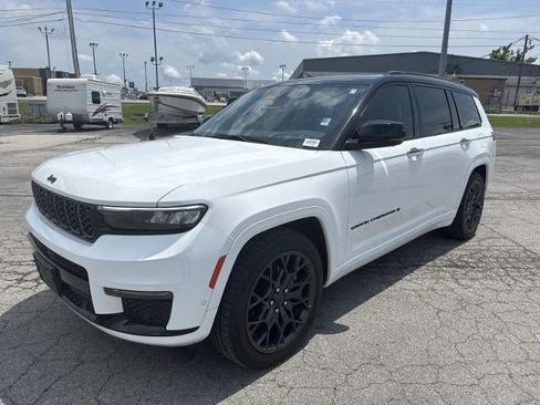 Used 2023 Jeep Grand Cherokee L Summit w/ Advanced Protech Group IV AWD/4WD image 3