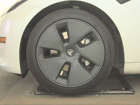Used 2022 Tesla Model 3 Long Range AWD/4WD image 11