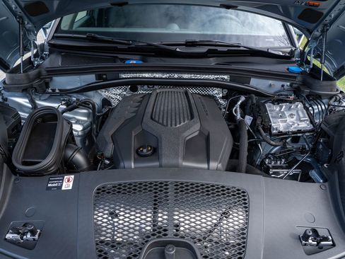 New 2026 Porsche Macan image 17