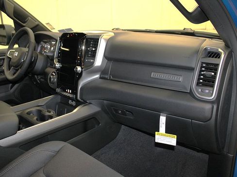 New 2026 RAM 1500 4x4 Crew Cab image 30