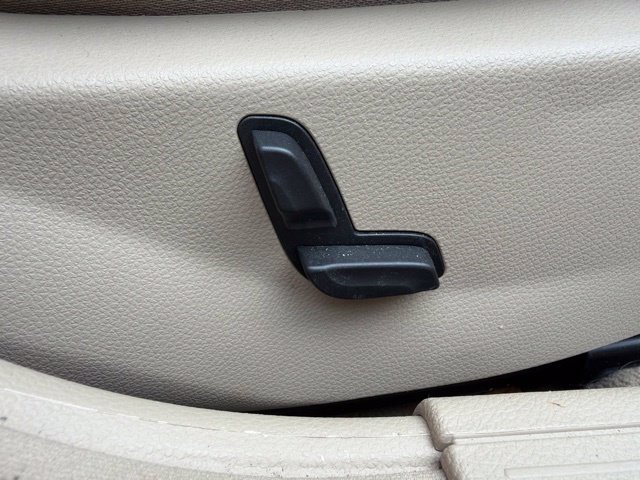 Used 2011 Mercedes-Benz C 300 Sedan image 15