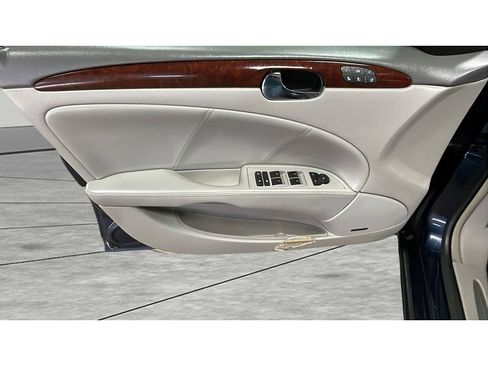 Used 2009 Buick Lucerne CXL image 9