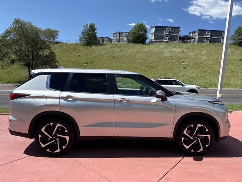 Used 2024 Mitsubishi Outlander SE AWD/4WD image 9