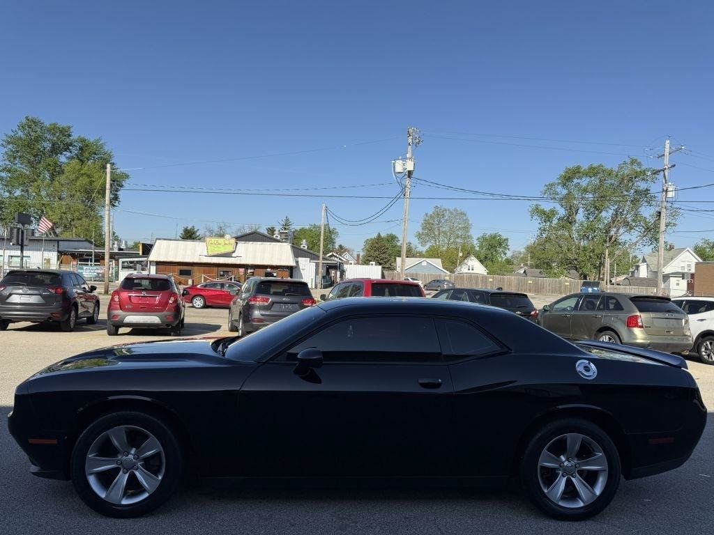 Used 2018 Dodge Challenger SXT RWD image 5