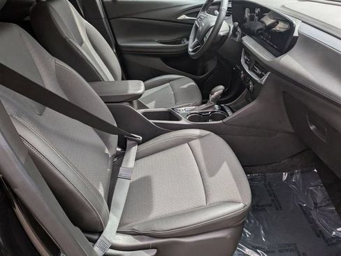 Certified 2025 Buick Encore GX Preferred FWD image 29