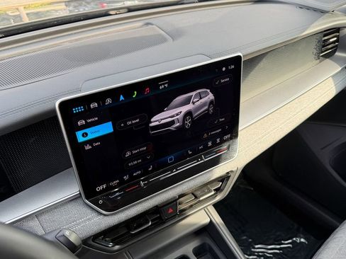 Used 2025 Volkswagen Tiguan S FWD image 17