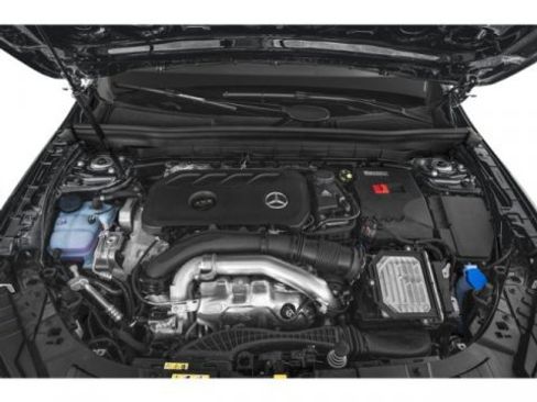 Used 2025 Mercedes-Benz GLB 250 4MATIC image 15