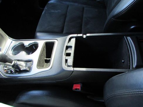 Used 2020 Jeep Grand Cherokee Altitude image 22