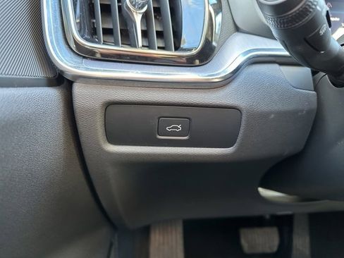 Certified 2025 Volvo S60 B5 Core image 31