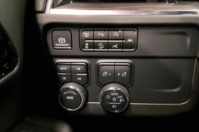 Used 2025 Chevrolet Tahoe Z71 w/ Comfort Package AWD/4WD image 38