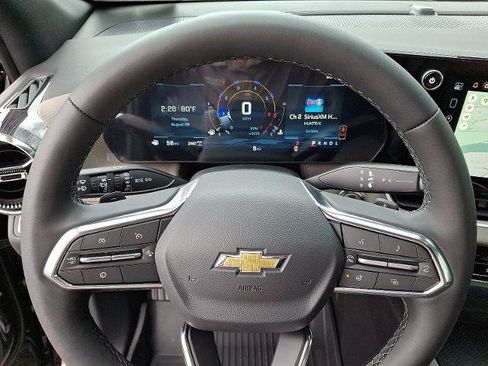 New 2026 Chevrolet Equinox LT w/ Convenience Package II AWD/4WD image 9